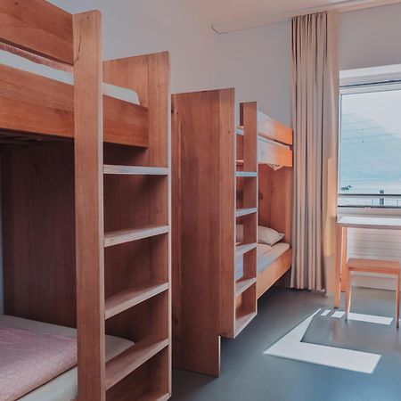 Montreux Youth Hostel Ngoại thất bức ảnh